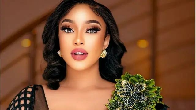 Tonto Dikeh Foundation Donates 10 Laptops to Abuja School, Gives Widower ₦1m Support