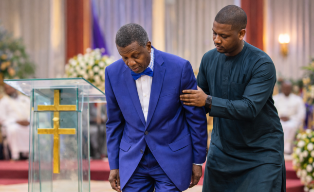 Pastor Adeboye’s Gesture at Ogun Church Service Sparks Reactions Online
